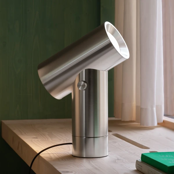 Beam table lamp 45 polished alumnium kuva