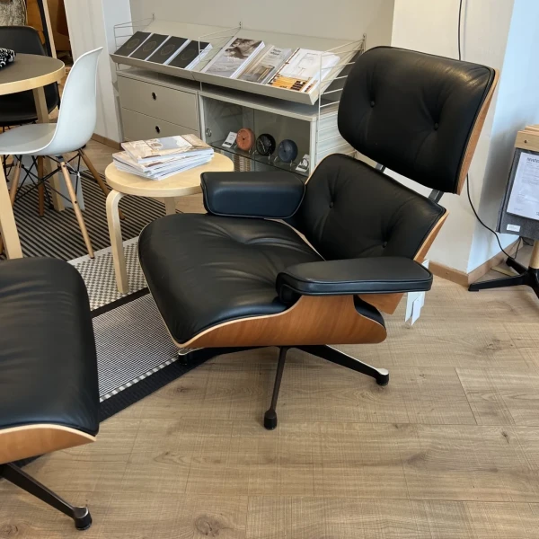 Outlet Vitra EAMES LOUNGE CHAIR nojatuoli ja rahi american cherry musta nahka1 image